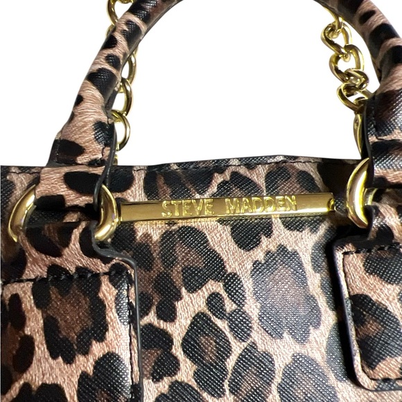 Steve Madden animal print & Pink  Crossbody Bag with Chain Detailing - Picture 2 of 4
